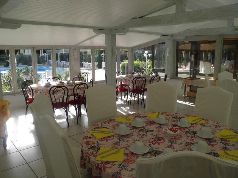 Le Relais De Montignac Hotel Екстериор снимка